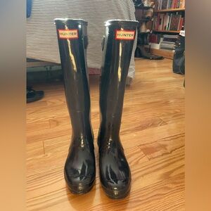 NAVY HUNTER RAINBOOTS SIZE 8